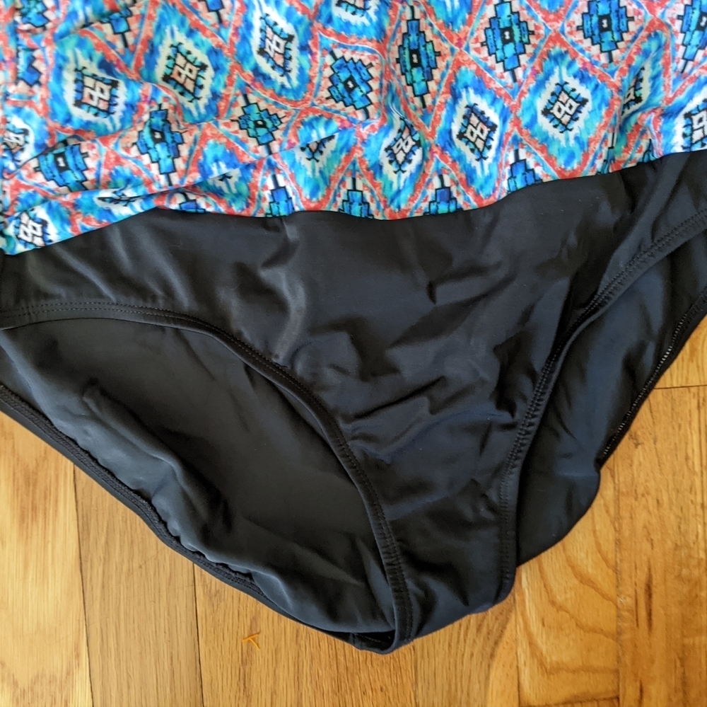 Jantzen Geometric Swimsuit - Picture 6 of 7